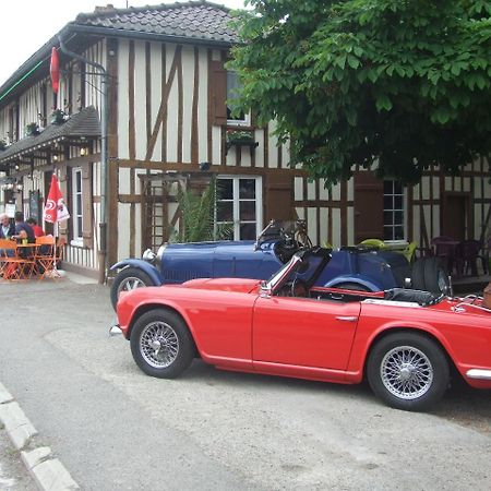 La Petite Auberge Chatelraould-Saint-Louvent Bagian luar foto