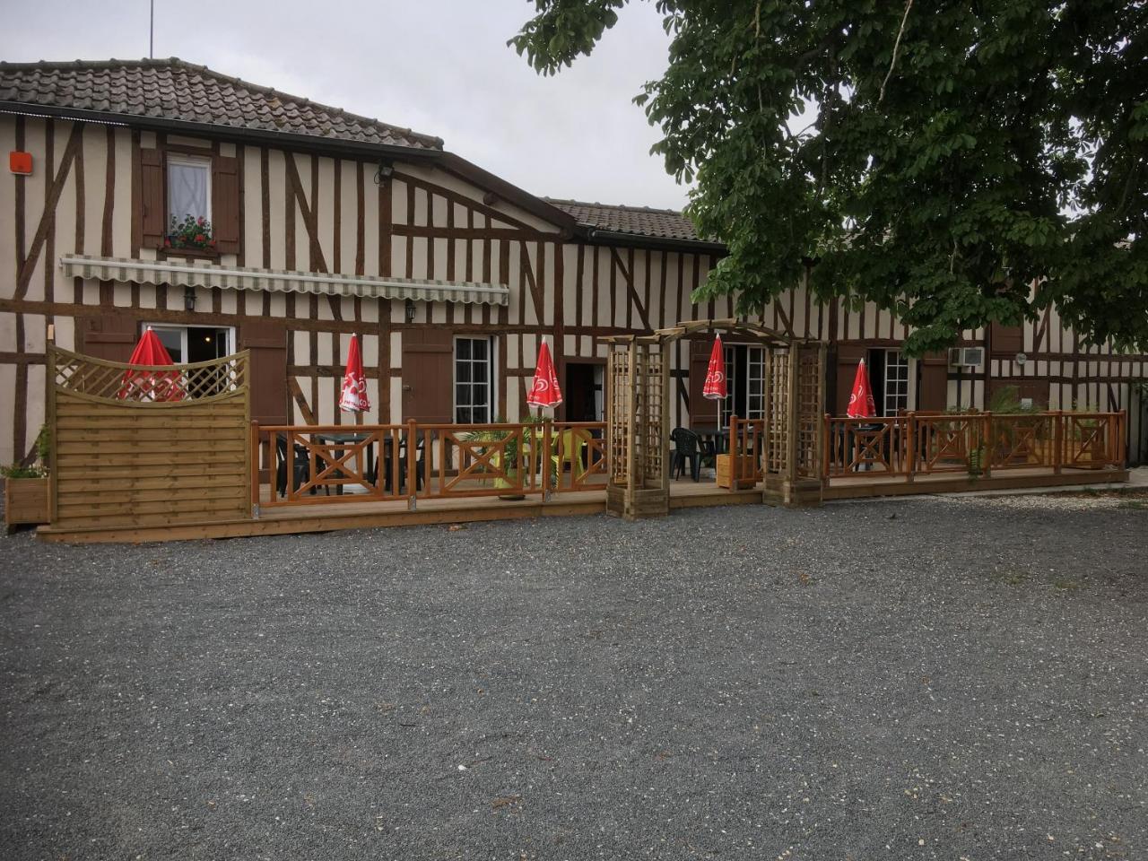 La Petite Auberge Chatelraould-Saint-Louvent Bagian luar foto